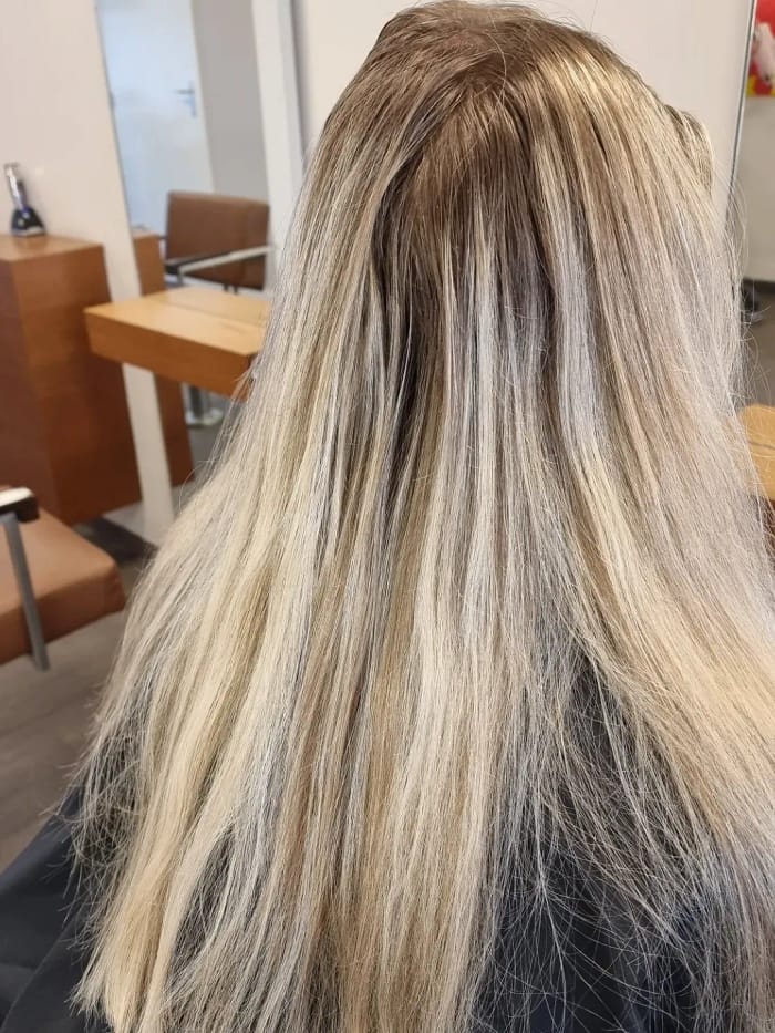 Lichtblonde highlights met een blow-out