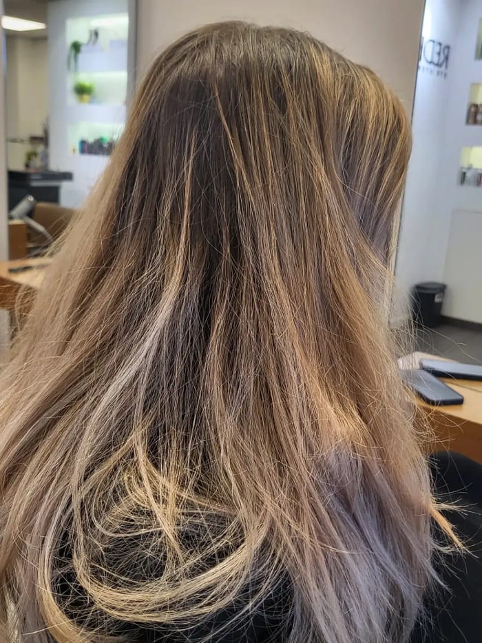 Blonde highlights met een zachte overloop: een echte glow up
